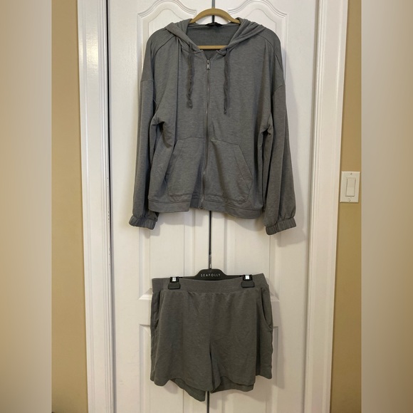 Banana Republic Lounge Set - Picture 1 of 6